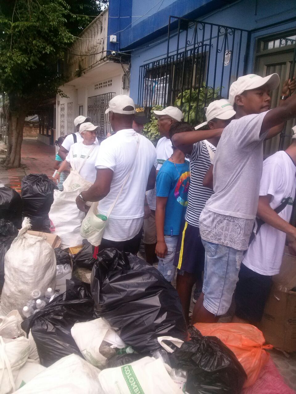 Hasta este viernes podrán circular bolsas de 30 centímetros en Colombia
