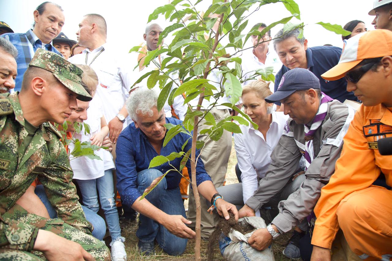 #SembrarNosUne por los niños y niñas, para que puedan crecer con parques y campos más verdes