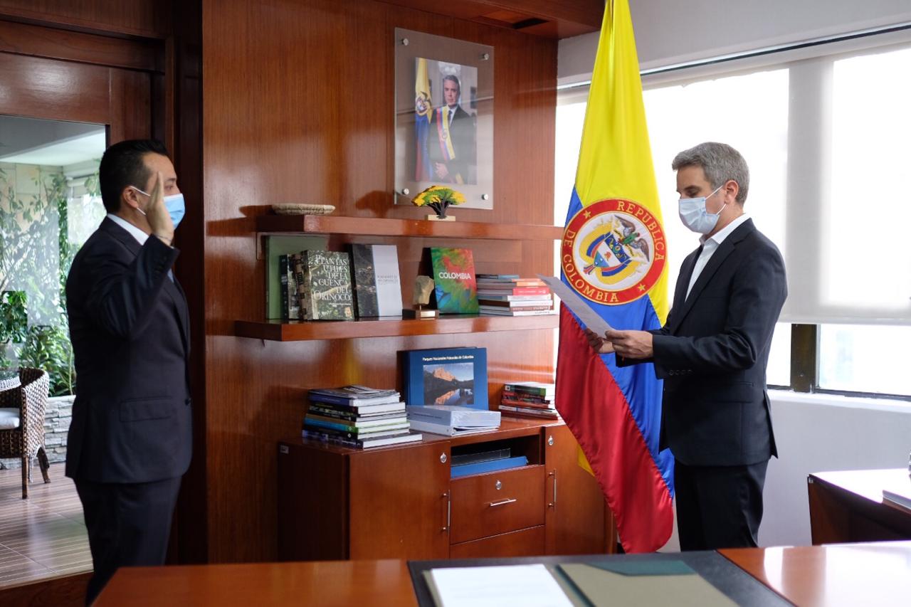 Ministro Correa posesionó al nuevo director de Parques Nacionales Naturales