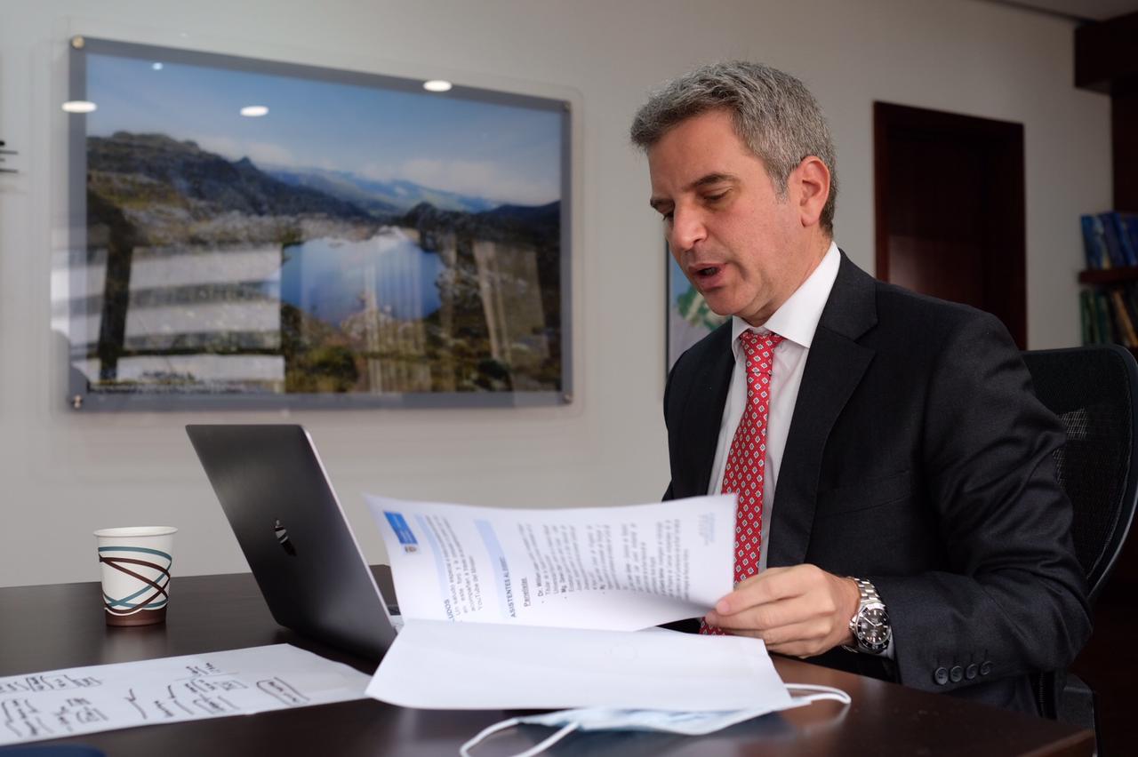 “El cuidado del agua es un compromiso de todos”: Ministro Carlos Correa en foro de Minambiente
