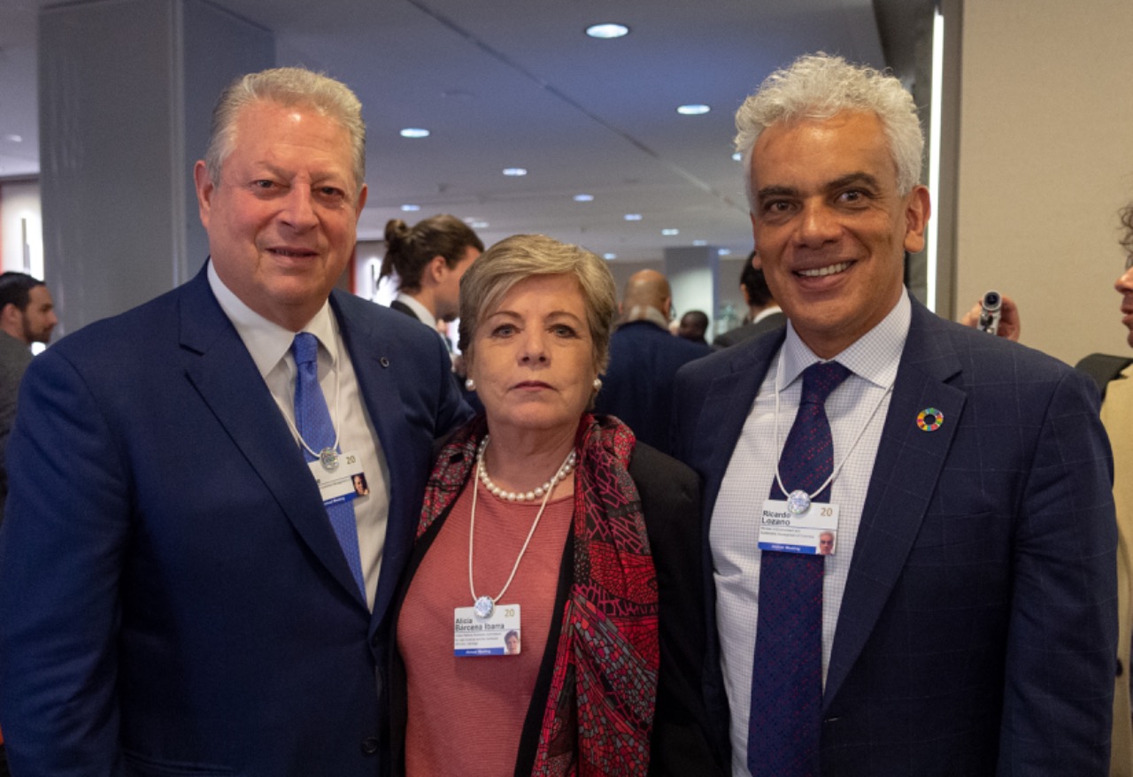 Ministro Ricardo Lozano presentó estrategia colombiana de Economía Circular en Davos