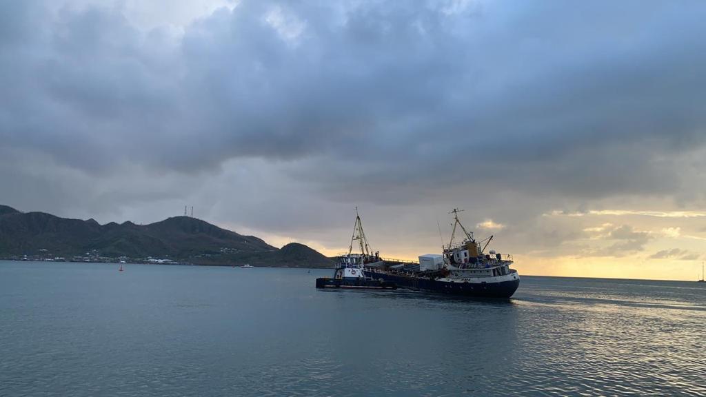 Se logró desencallar buque con 3 mil galones de combustible en Providencia