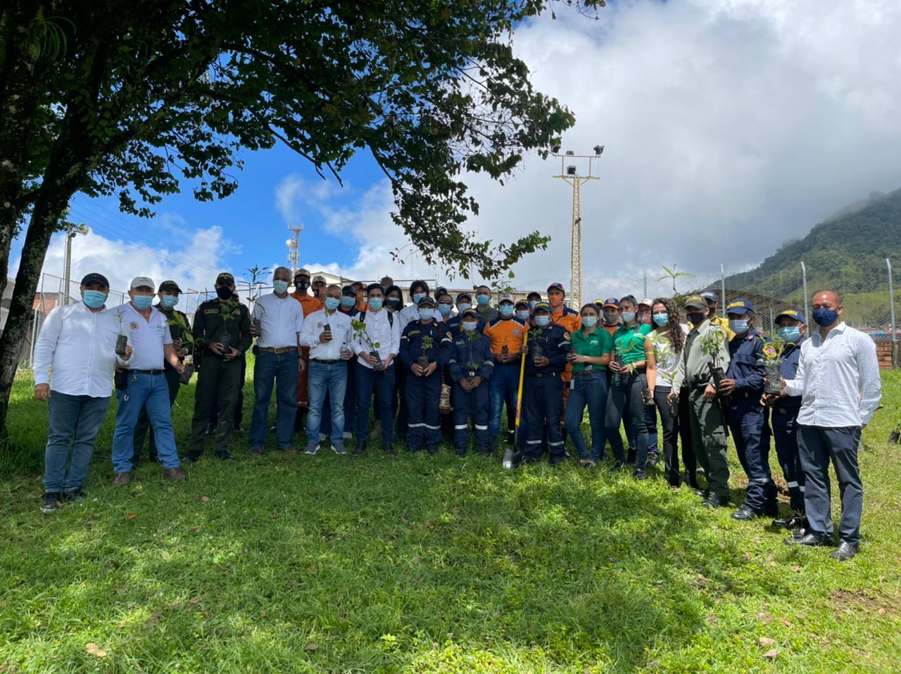 Minambiente y Bomberos Indígenas, de la mano para reducir incendios forestales