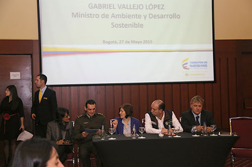 La lucha contra el tráfico ilegal de madera es prioridad del Gobierno: Ministro Gabriel Vallejo