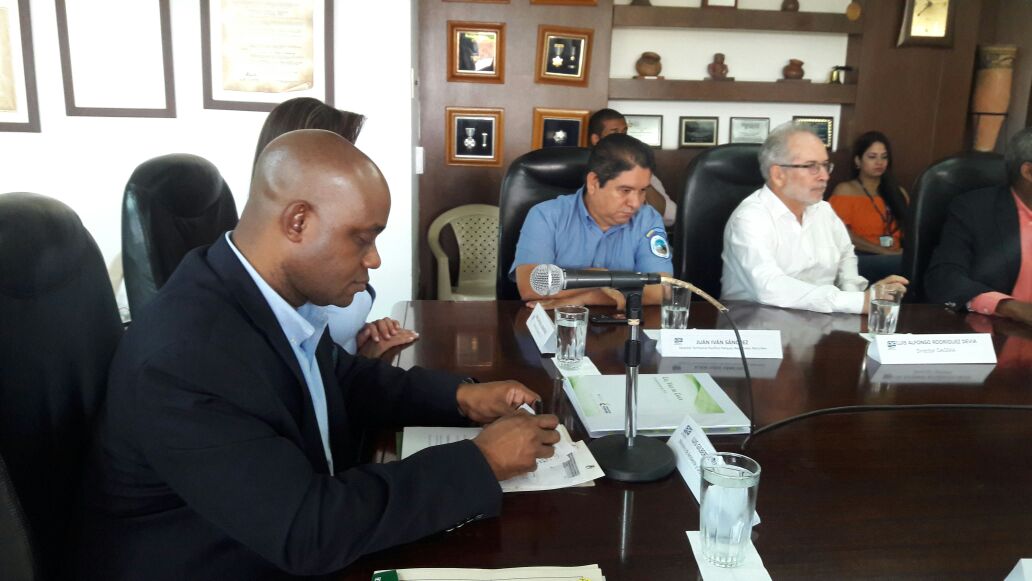 Gobernanza Forestal y recursos para impulsar hechos de paz en las regiones, temas claves de Minambiente para 2017