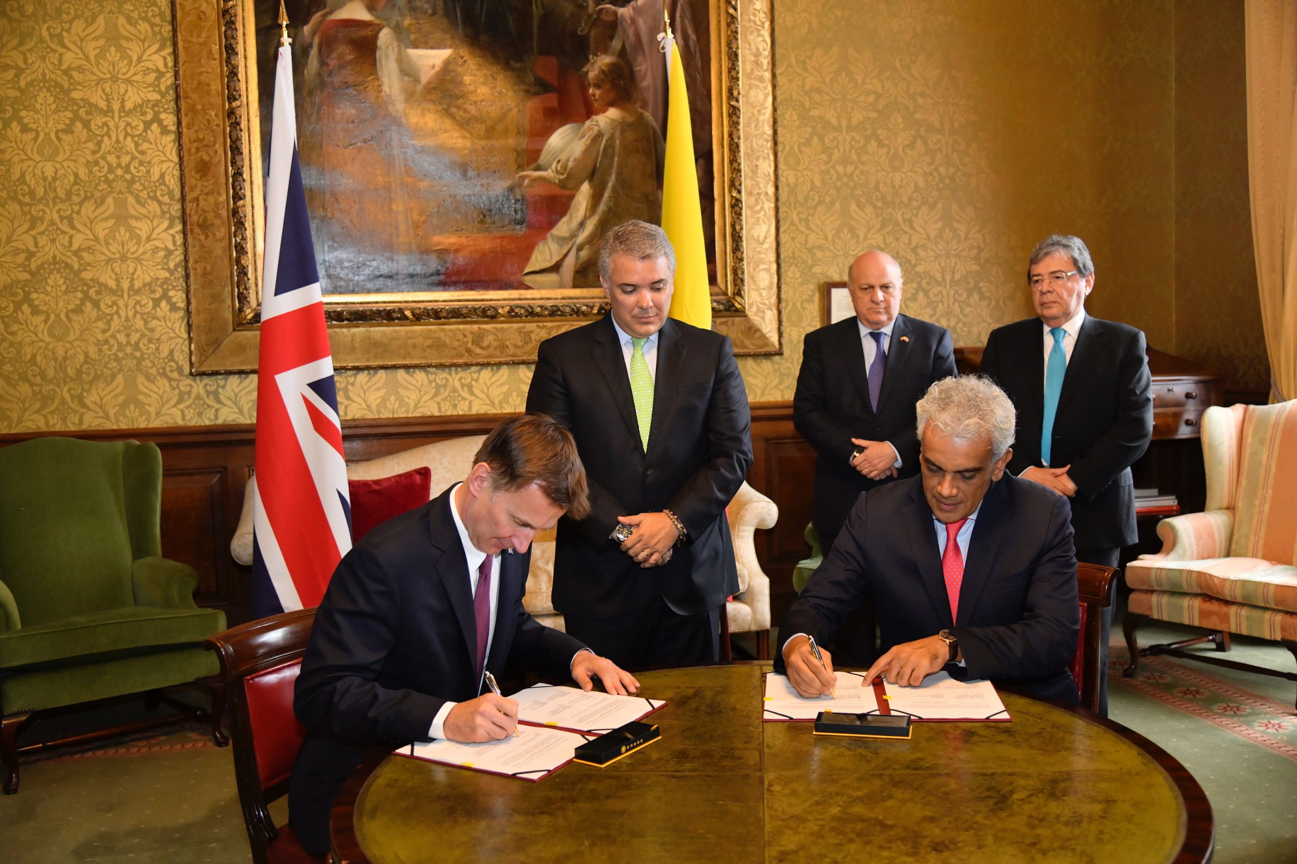 Colombia y Reino Unido firman alianza contra el cambio climático con una inversión de 8,5 millones de libras esterlinas