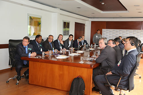 Estrategia ambiental de crecimiento verde reúne a comisión del Reino Unido con Gobierno colombiano