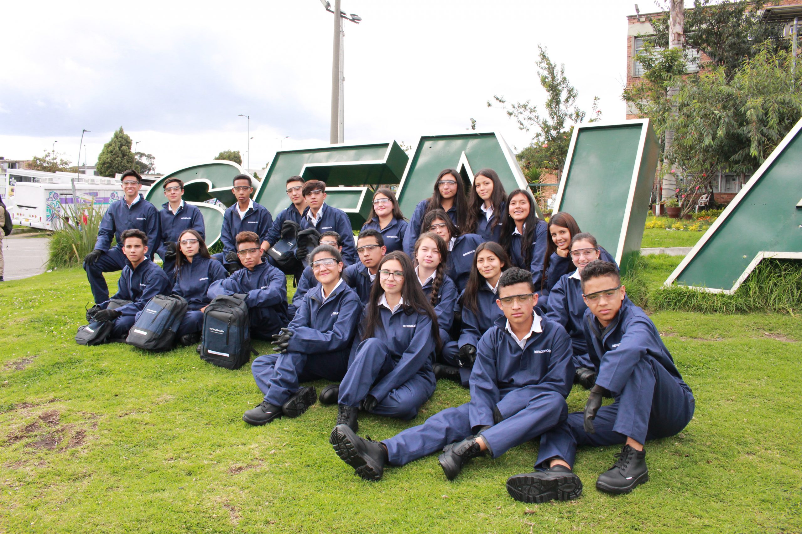 MinAmbiente forma estudiantes de bachillerato para ayudar en la protección de la capa de ozono y el clima
