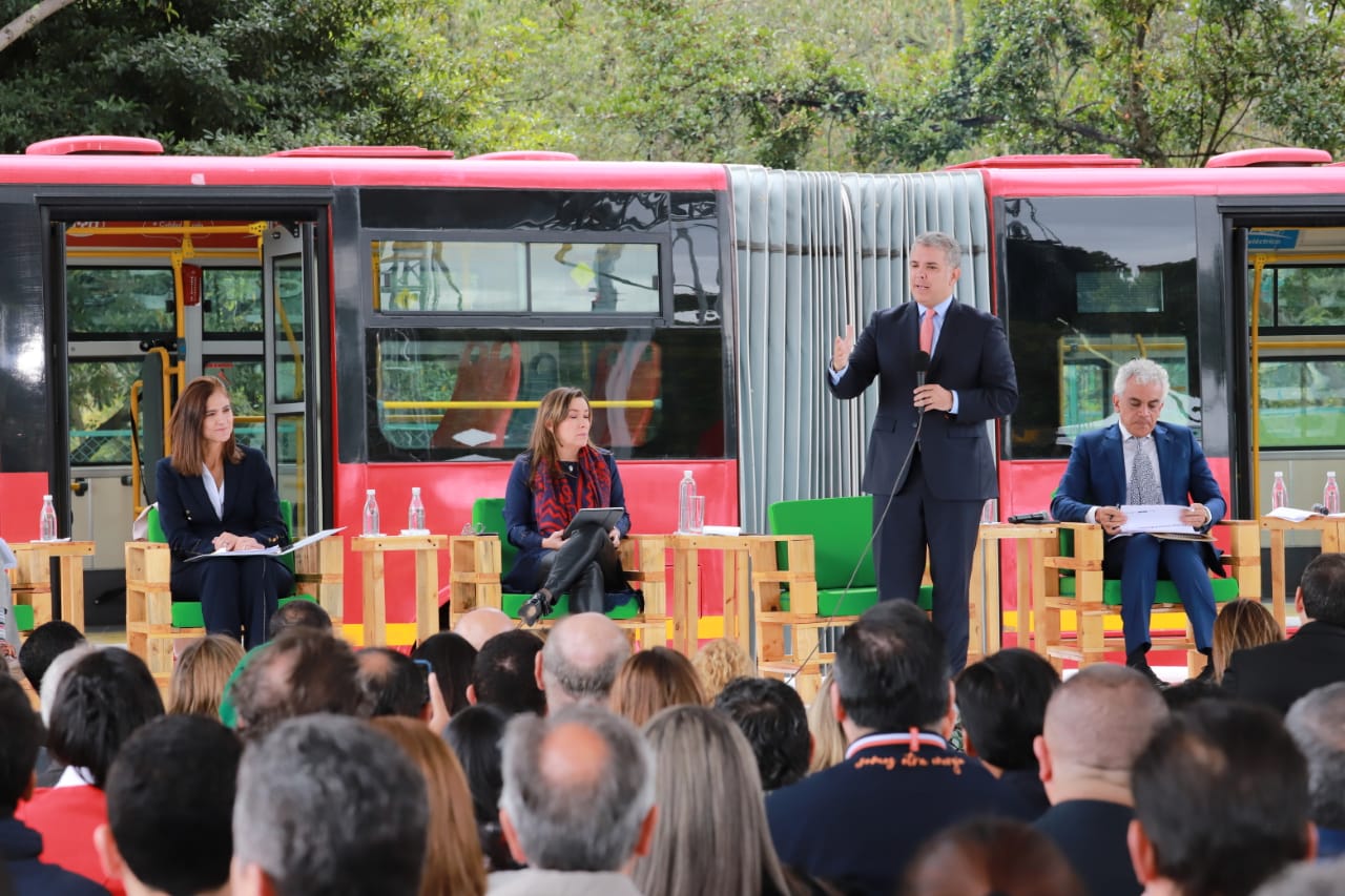Presidente Duque lanza Estrategia Nacional de Movilidad Eléctrica y Sostenible por la calidad del aire y el transporte eficiente