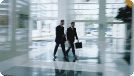 dos personas en traje