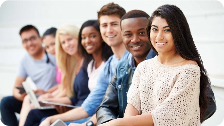 grupo de personas sonriendo