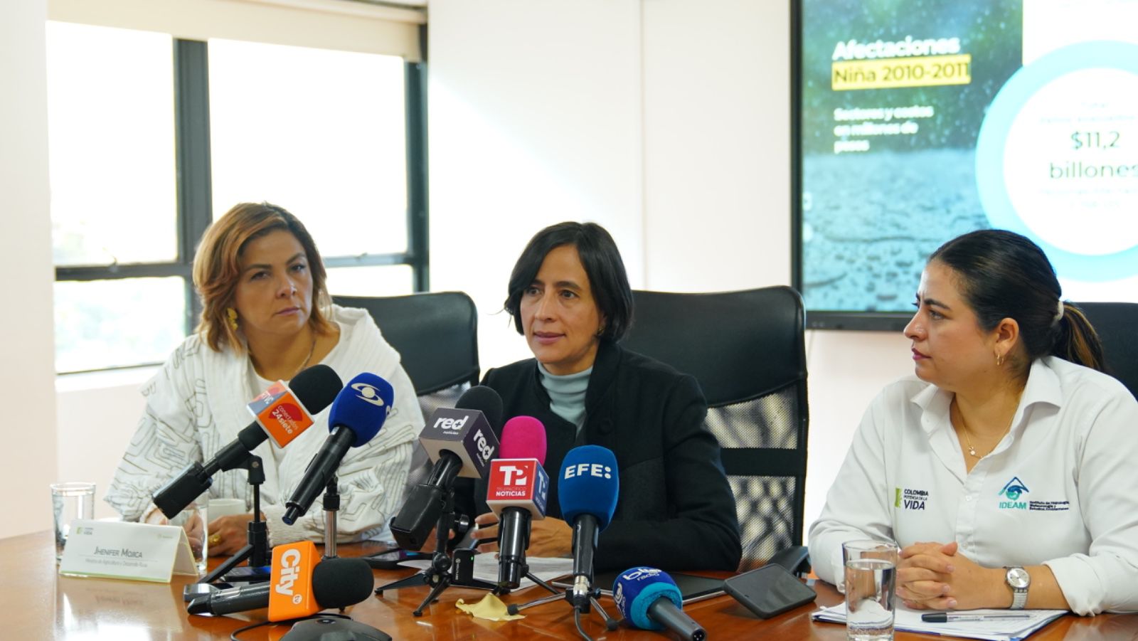 MinAmbiente pide a alcaldes y gobernadores acelerar prevención ante lluvias, derrumbes y ciclones