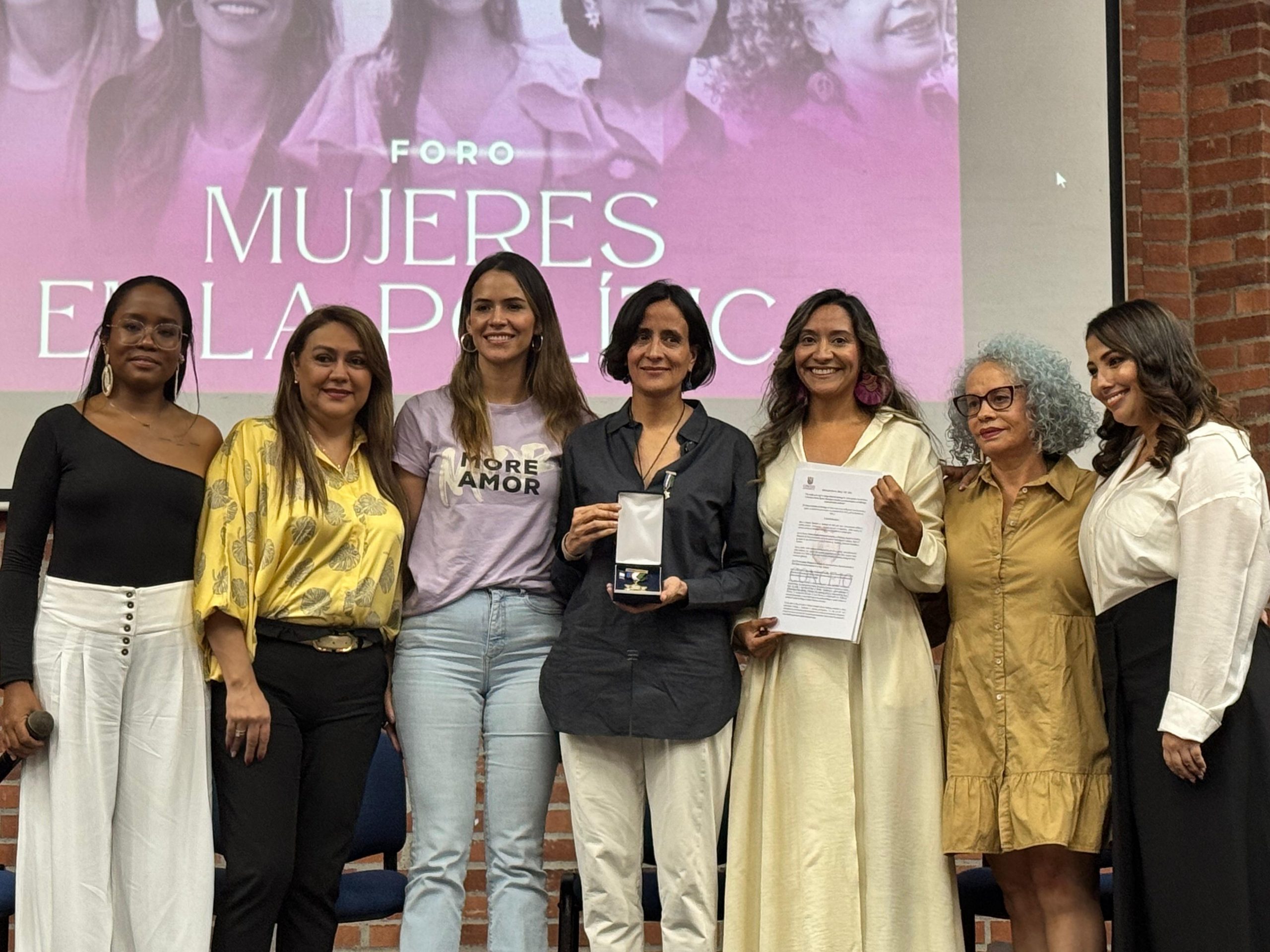 Concejo de Cali condecora a la ministra Muhamad por su liderazgo en la COP16