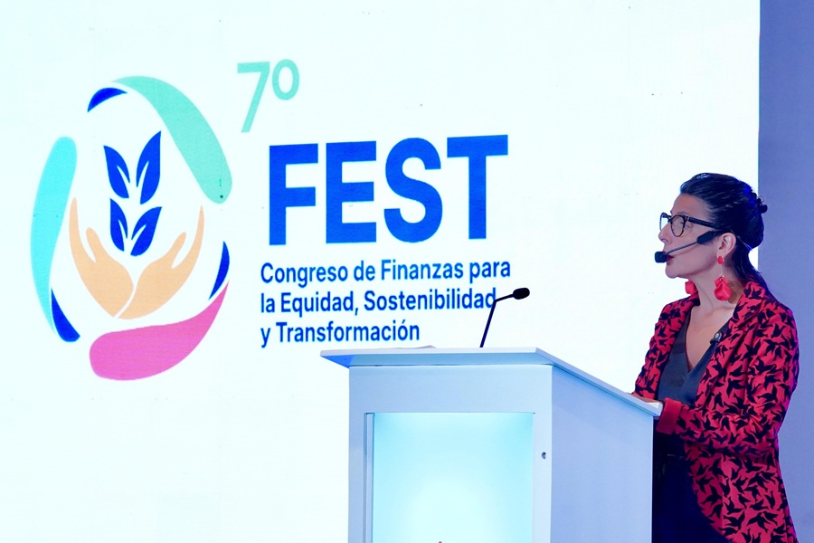 Ministra Irene Vélez Torres anuncia decreto para licenciamiento de energía solar con diseño optimizado