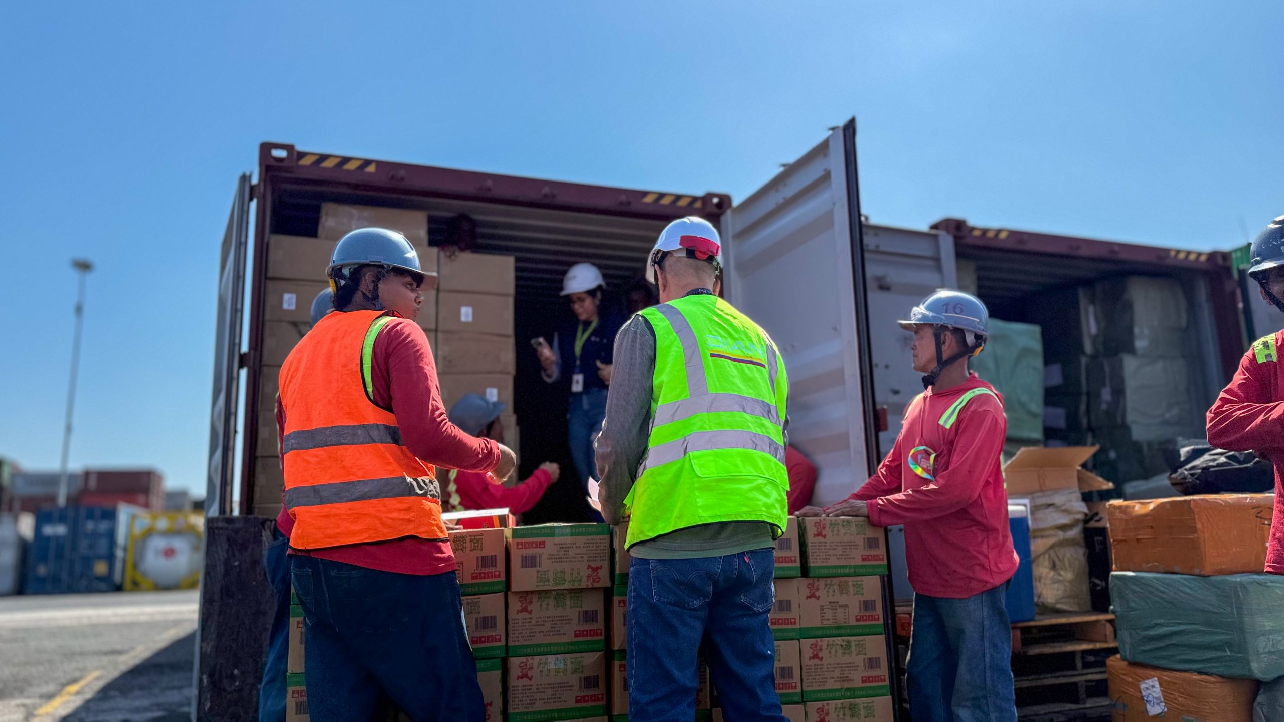 Minambiente y DIAN fijan reglas claras para la importación de plásticos de un solo uso en Colombia
